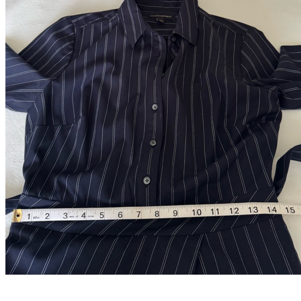 Banana Republic Banana Republic Pinstripe 
Tie-Waist Shirtdress. Size: 6 - Picture 10 of 12
